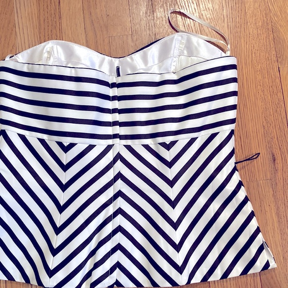 White House Black Market Bustier with 2 matching Belts, size 6 - Picture 2 of 7